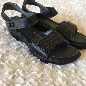 Clark’s Leather Black Sandals